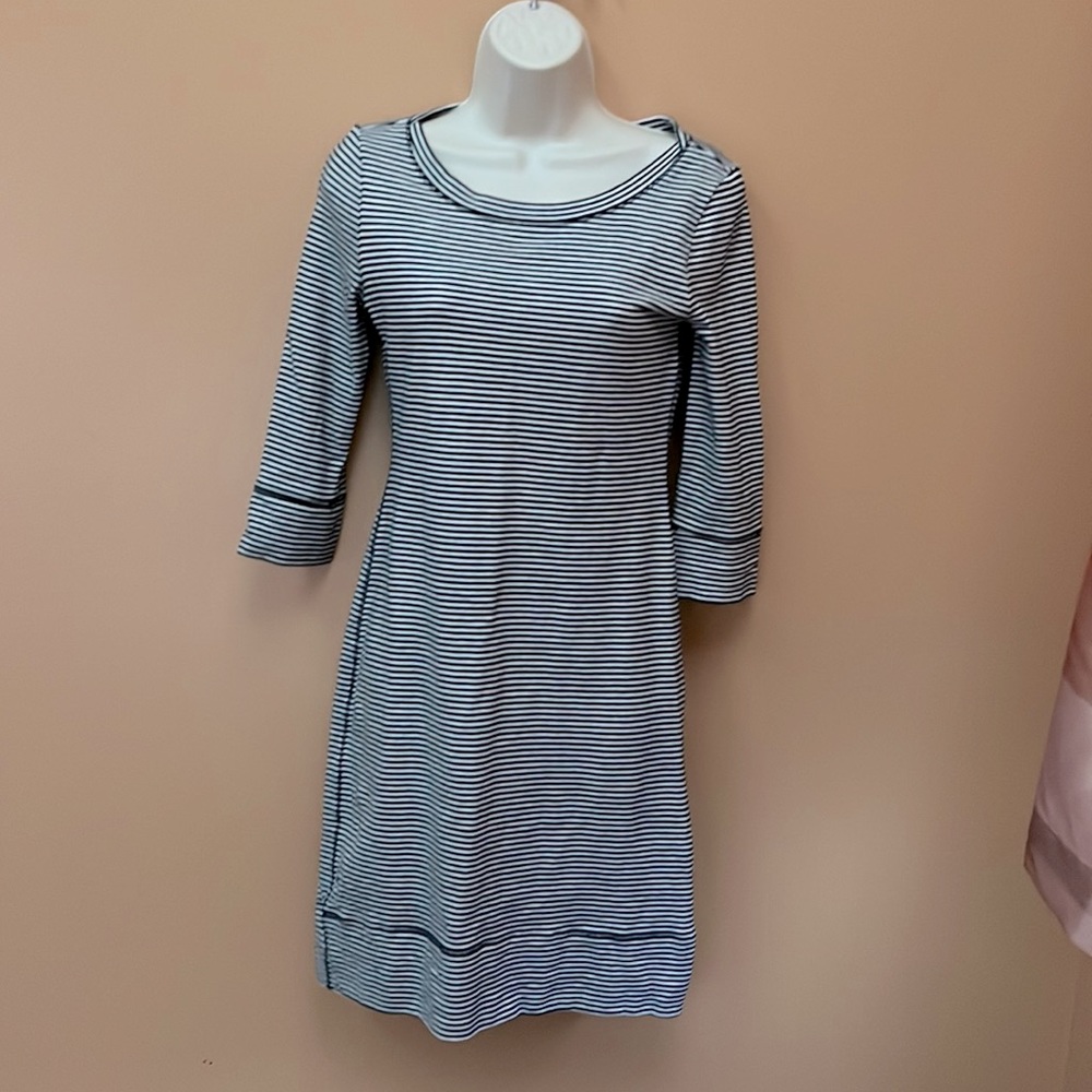 Banana Republic Women Size XS
Striped Boat Neck Dress 3/4 Sleeve